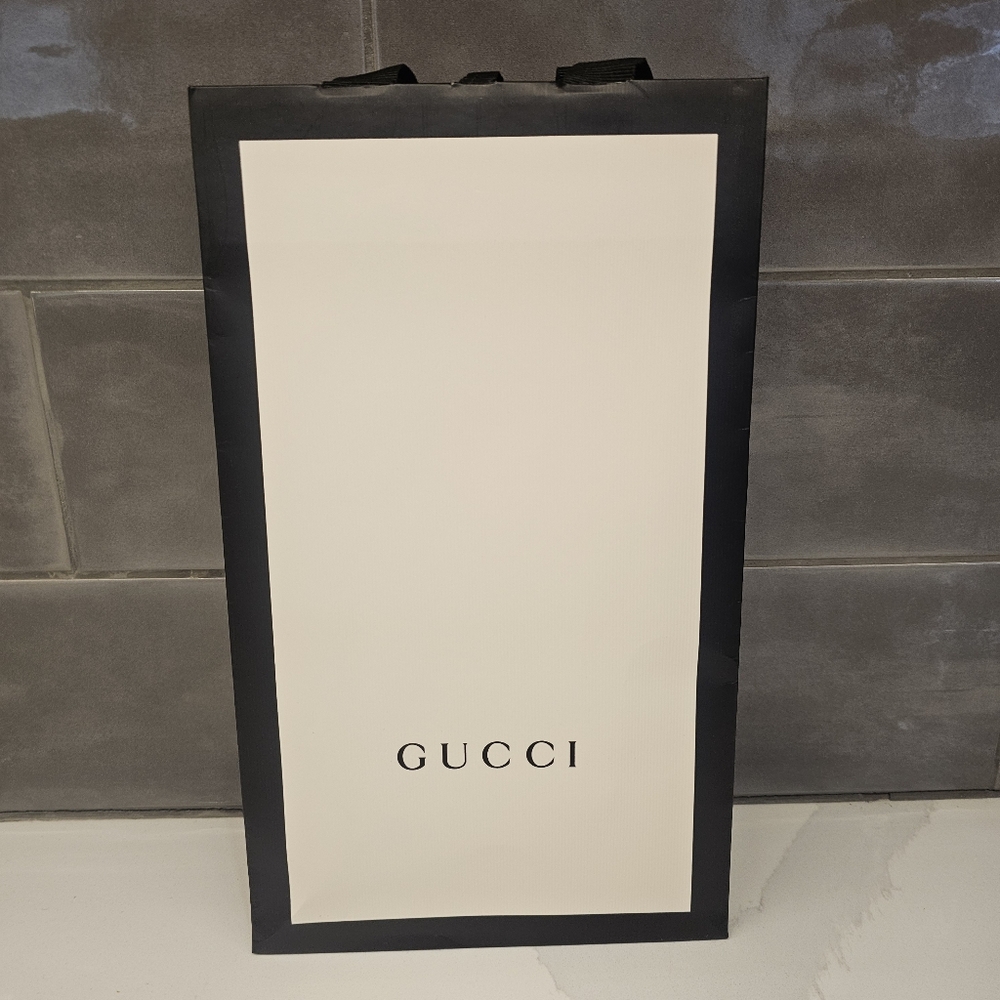 Authentic 2019 GUCCI Black And Cream Paper Shopping Gift Bag 11x7 Inches